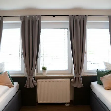 Bed & Breakfast Upstairs By Mamas 3*